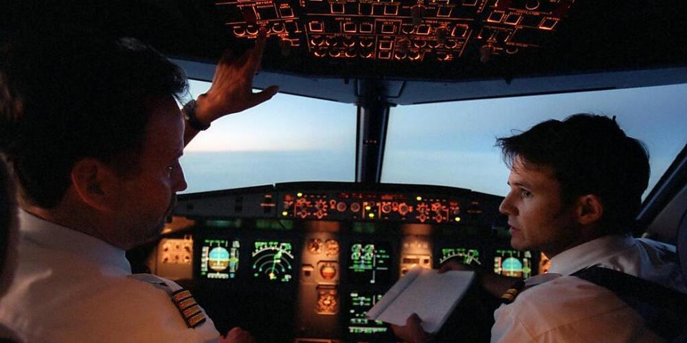 Die vereinbarten Sparmassnahmen sehen für die Piloten der Edelweiss Air unter anderem Kurzarbeit und Teilzeit bei reduziertem Lohn vor. (Archivbild)