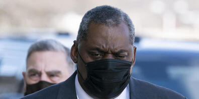 Lloyd Austin, neuer US-Verteidigungsminister, trägt bei seiner Ankunft im Pentagon einen Mund-Nasen-Schutz. Foto: Alex Brandon/AP/dpa