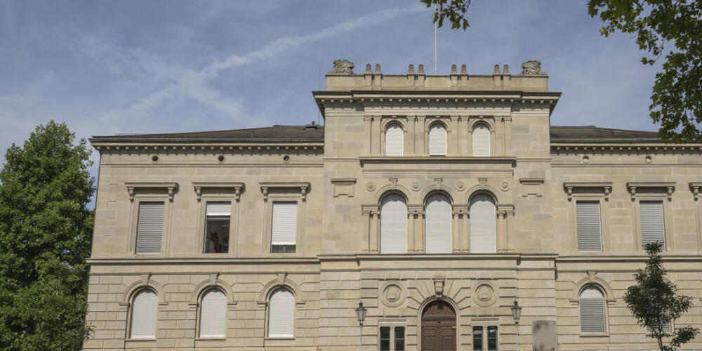 Der Kanton Zug (im Bild das Regierungsgebäude) nutzt künftig eine private Liegenschaft als Asylunterkunft, wie die Zuger Direktion des Innern am Dienstag mitteilte.