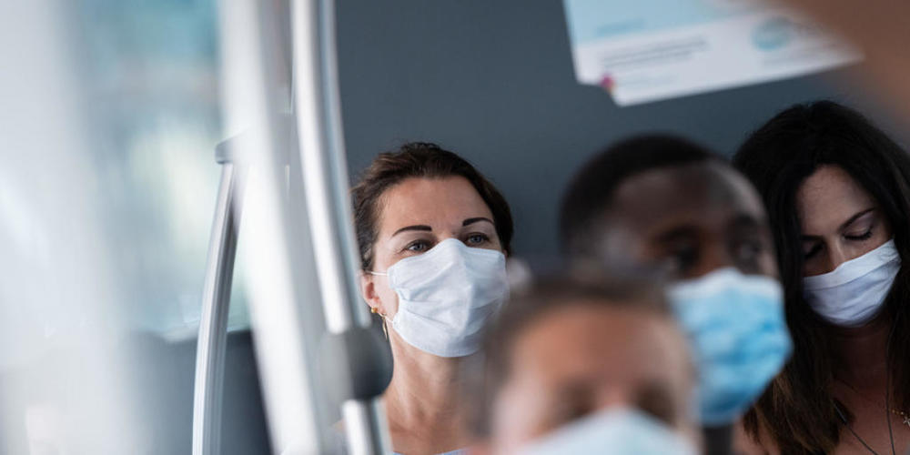 Seit dem 6. Juli 2020 müssen schweizweit alle Passagiere in den öffentlichen Verkehrsmitteln Schutzmasken gegen die Verbreitung des Coronavirus tragen. (Archivbild)