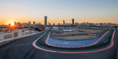 Idyllischer Sonnenuntergang über dem Autodrom in Dubai.