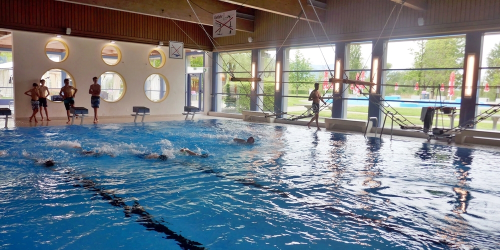 Ab dem 20. Januar darf im Hallenbad Schmerikon wieder geplanscht werden – der Zutritt ist jedoch nur Jugendlichen zwischen 10 und 16 Jahren gewährt.