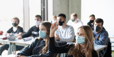 Präsenzunterricht an Schulen soll vorerst möglich bleiben – darauf haben sich Bund und Kantone geeinigt.