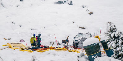 Rettungskräfte suchen weiter nach drei Vermissten. Foto: Stian Lysberg Solum/NTB/dpa