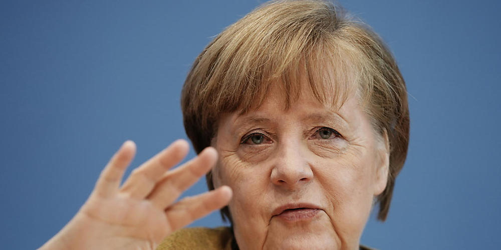 dpatopbilder - Deutschlands Bundeskanzlerin Angela Merkel (CDU) spricht bei einer Pressekonferenz zur aktuellen Lage im Haus der Bundespressekonferenz. Foto: Michael Kappeler/dpa POOL/dpa
