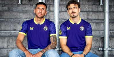 Modisch oder doch nur ein Fiebertraum? Die neuen FCZ-Auswärtsshirts geben zu reden (hier präsentiert von Mariano Gomez und Lindrit Kamberi, r.)
