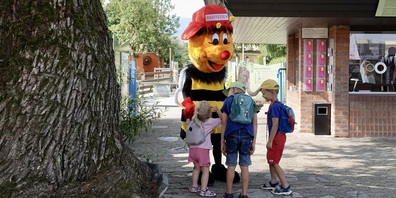 Das Raiffeisen Maskottchen Sumsi war das erste Highlight für die Kids.