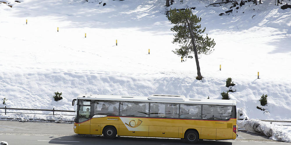 Wegen der Coronavirus-Pandemie sind die Menschen im letzten Jahr weniger Postauto gefahren.