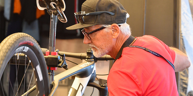 Der Siebner Joe Broder bringt junge MTB-Talente an die Weltspitze (Bild zvg).