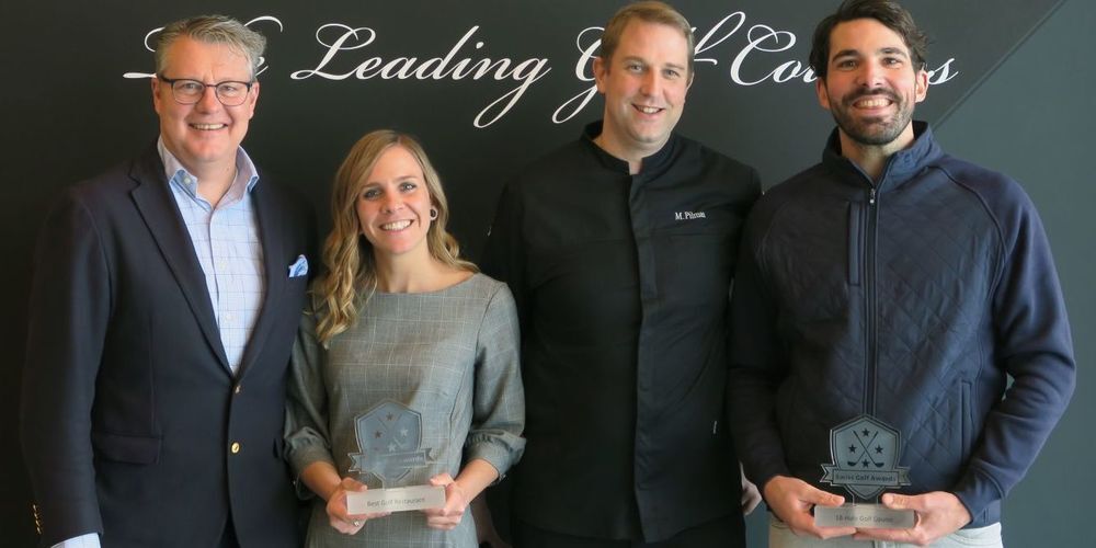 Erfolgreiches Team am Swiss Golf Award 2021: Ralph Polligkeit (Director of Golf & Sports), Sandra Raith (Chef de Service), Michael Pilman (Küchenchef) und Jonas Friedrich (Head Greenkeeper) (Bild: Credit Grand Resort Bad Ragaz)