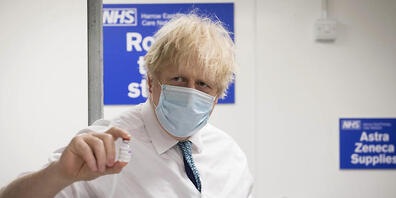 ARCHIV - Premier Boris Johnson während eines Besuchs in einem Corona-Impfzentrum. Foto: Stefan Rousseau/Pool PA/AP/dpa