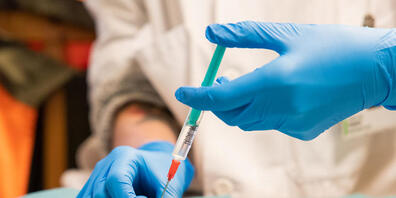 Laut dem Bundesamt für Gesundheit werden im Februar nur halb so viele Menschen gegen Covid-19 geimpft wie ursprünglich geplant. Grund sind Lieferengpässe der Impfstoffhersteller. (Archivbild)