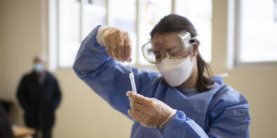 In Arosa GR sind hauptsächlich im Umfeld der Schule Ansteckungen mit dem Coronavirus gefunden worden. (Themenbild)