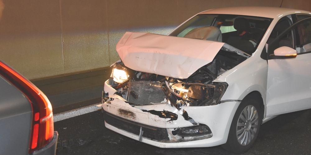Ein 28-Jähriger fuhr mit seinem Auto auf das Auto einer 42-Jährigen auf.