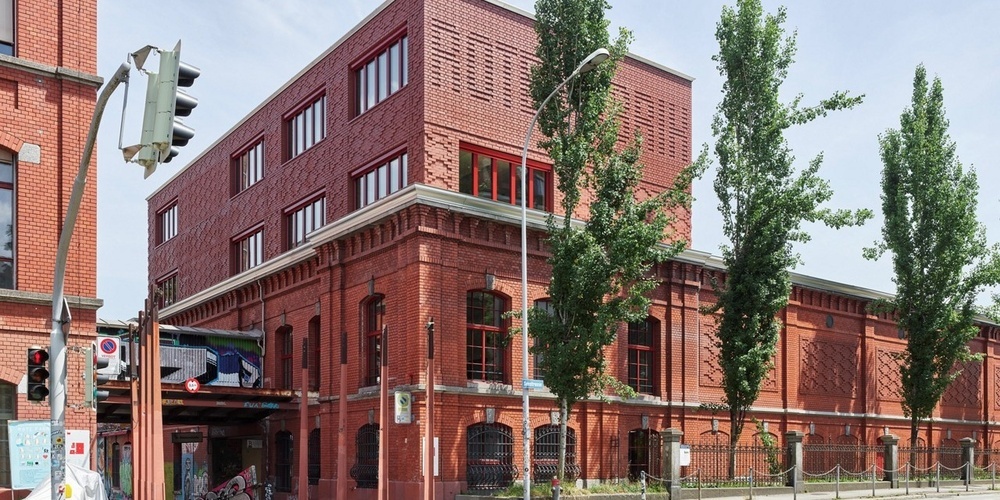 Kopfbau mit Atelieraufbau Trakt B.