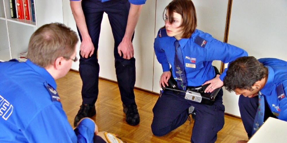 Die Kapo St.Gallen lässt gewisse Automatismen für den Dienst regelmässig in der Praxis trainieren. (Symbolbild)