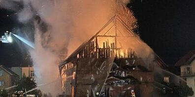 Eine Brandserie hatte Merenschwand AG im Dezember 2019 in Angst und Schrecken versetzt. Auch ein ehemaliges Bauernhaus und eine Scheune gingen in Flammen auf. (Archivbild)