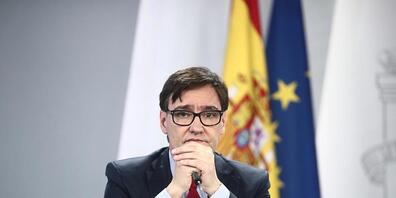 Spaniens Gesundheitsminister Salvador Illa tritt zurück, um sich auf seine Spitzenkandidatur bei den Parlamentswahlen in Katalonien vorzubereiten. Foto: E. Parra./Pool/EUROPA PRESS/dpa