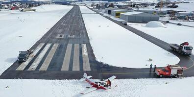 Das Kleinflugzeug aus dem Aargau kam am Ende der Landebahn zum Stillstand.
