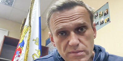 ARCHIV - Das Videostandbild des Youtube-Kanals «Navalny Life» zeigt Kremlkritiker Alexej Nawalny in einer Polizeistation der russischen Stadt Chimki. Foto: Navalny Life/AP/dpa