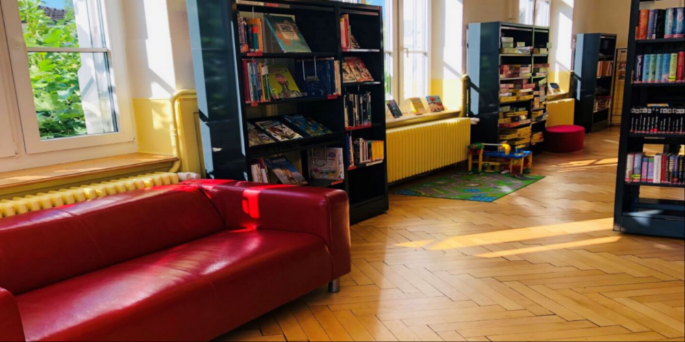 Während der Sommerferien bleibt die Bibliothek mehrere Wochen geschlossen.