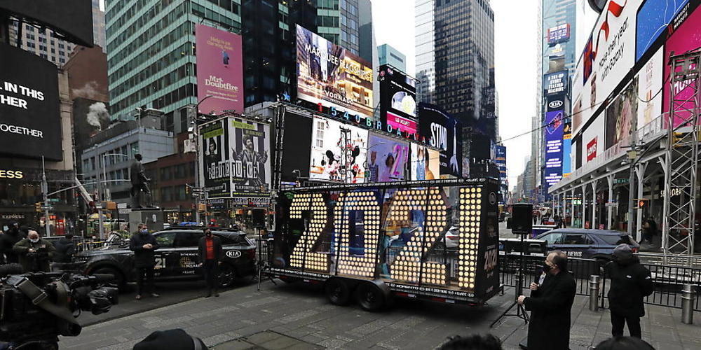 Corona hat das vergangene Jahr in den USA geprägt: Die Silvesterparty am Time Square in New York konnte schliesslich nur im virtuellen Raum stattfinden und die Wirtschaftsleistung ist so stark zurückgegangen wie seit 1946 nicht mehr. (Archivbild)