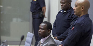 ARCHIV - Dominic Ongwen, Ex-Kommandant der berüchtigten «Lord's Resistance Army» LRA, werden Kriegsverbrechen und Verbrechen gegen die Menschlichkeit in 70 Fällen zur Last gelegt, die von 2002 bis 2004 im Norden Ugandas begangen wurden. Ongwen war...