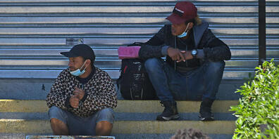 ARCHIV - Angesichts der Ankunft von immer mehr Migranten sollen Soldaten die Grenzen zu Bolivien und Peru bewachen. Zuletzt waren in der Ortschaft Colchane an der Grenze zu Bolivien rund 1600 Migranten eingetroffen. Die Menschen übernachteten auf ...