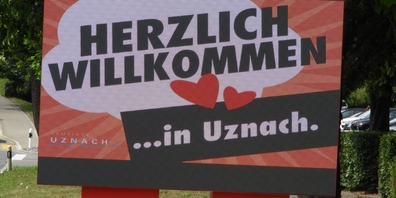 Kaum zu übersehen: «Herzlich willkommen in Uznach» – jetzt digital mit LED und auf 12 Quadratmetern Grösse.