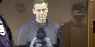 dpatopbilder - In diesem Auszug aus einem vom Bezirksgericht Babuskinsky zur Verfügung gestellten Video steht der russische Oppositionsführer Alexej Nawalny während einer Anhörung zu seiner Anklage wegen Verleumdung im Bezirksgericht Babuskinsky i...