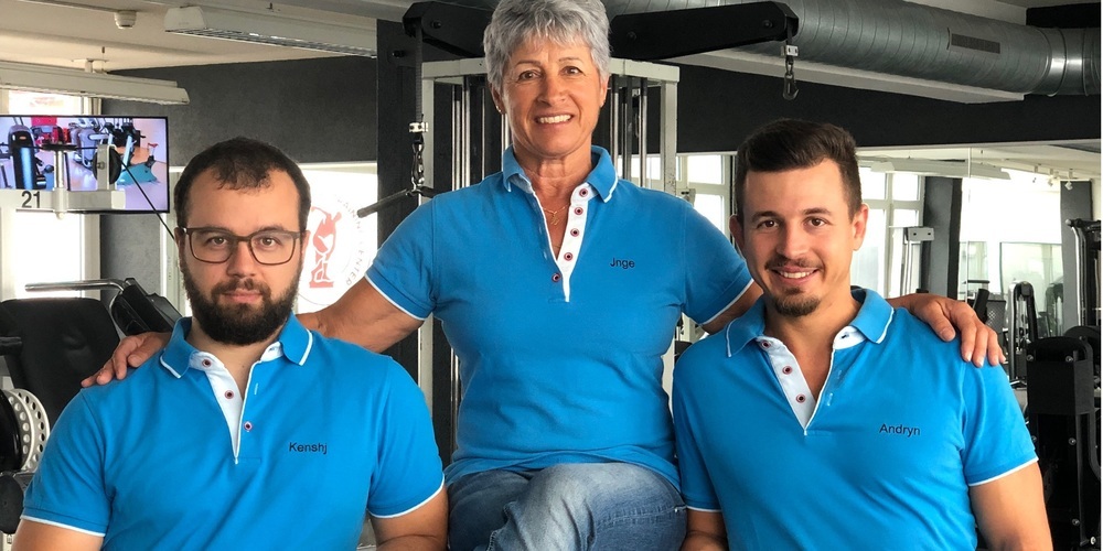 Die Inhaberfamilie des TC Trainingcenters Heerbrugg musste sich mit einem unerfreulichen e-mail auseinandersetzen, v.l. Kenshj Savary, Jnge Krasser, Andryn Savary (Bild: zVg)