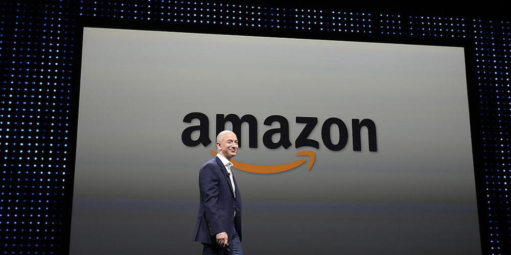 Jeff Bezos tritt von seinem Amt als Konzernchef des Online-Händlers Amazon zurück, hat aber als Chef des Verwaltungsrates auch künftig starken Einfluss auf das Geschäft. (Archivbild)