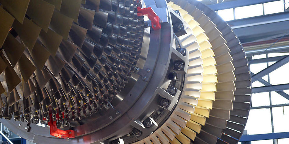 Der Maschinenkonzern Siemens hat ein überraschend gutes Quartal hinter sich - im Bild das Siemens-Gasturbinenwerk in Berlin. (Archiv)