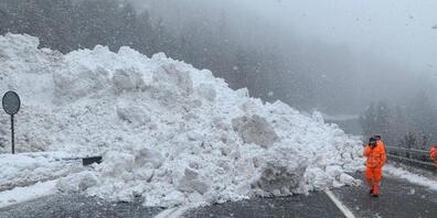 Die Rufigrabenbrücke an der A9 Simplon ist laut Astra stabil. Sie musste nach mehreren Lawinenabgängen untersucht werden.