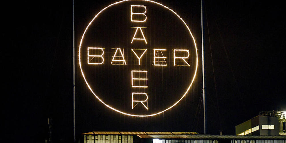 Bayer hat am Mittwochabend eine formelle Einigung mit den Klägeranwälten getroffen, bei der es um die Handhabung und Beilegung möglicher künftiger Klagen wegen des Unkrautvernichters Glyphosat geht. (Symbolbild)