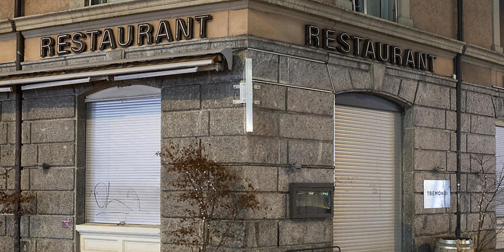 Geschlossene Läden und Restaurants wirken sich auf die Wirtschaftsentwicklung aus. Die Experten des KOF rechnen daher erst später wieder mit einem Aufschwung der Wirtschaft. (Symbolbild)