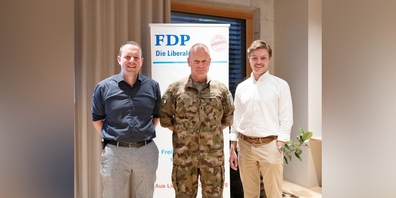 (v.l.n.r.): Flurin Schmid (Präsident FDP Toggenburg), Brigadier Peter Baumgartner, Kantonsrat Ruben Schuler (Präsident FDP Mosnang).