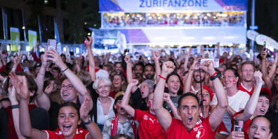 Keine Gewalt, keine Sachbeschädigungen: Die Frauen-EM ist auch für die Polizei ein Erfolg. Im Bild die Zürcher Fanzone während des Spiels der Schweiz gegen Finnland. (Archiv)