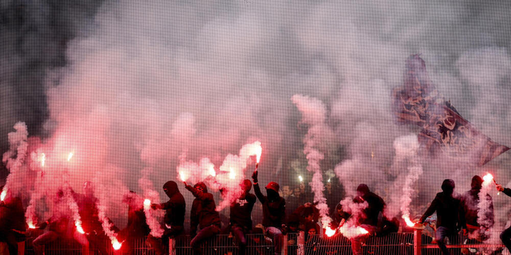 Das Spiel des FC Winterthur gegen Servette am 28. April 2024 endete mit tumultartigen Szenen und mehreren Verletzten. Ein Genfer Fackelwerfer muss sich nun vor Gericht verantworten. (Archivbild)