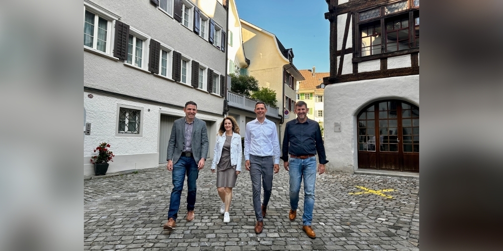 Samuel Gründler (E+H Ingenieurbüro für Energie + Haustechnik AG), Regula Kündig (Präsidentin Ortsgemeinde Lichtensteig), Mathias Müller (Stadtpräsident Lichtensteig), Matthias Stutz (Stutz AG Baggerunternehmung) (v.l.n.r.)