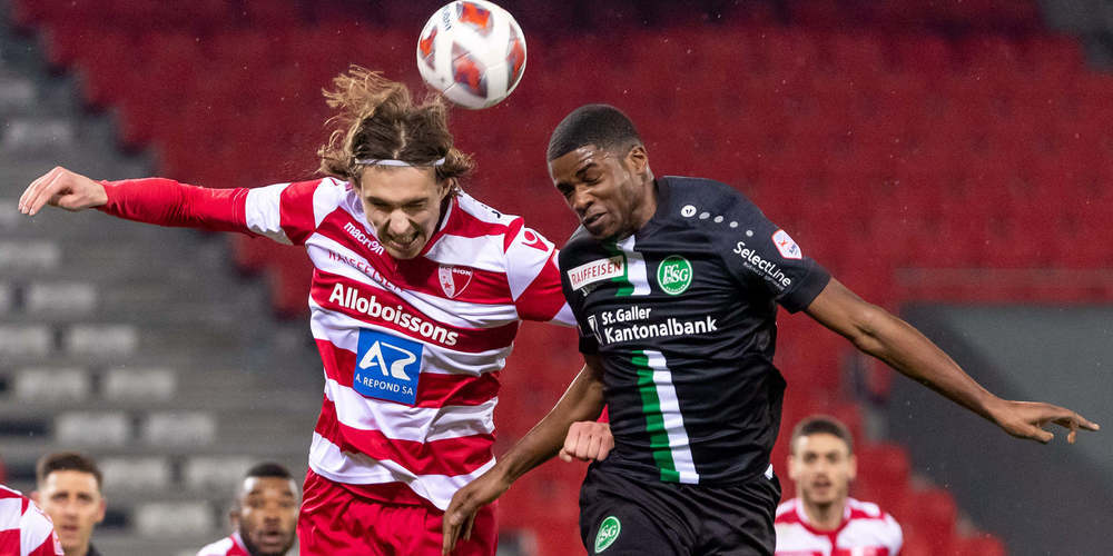 Kwadwo  Duah (rechts) und der FC St.Gallen wollen sich im Wallis revanchieren. Bild: Keystone-SDA