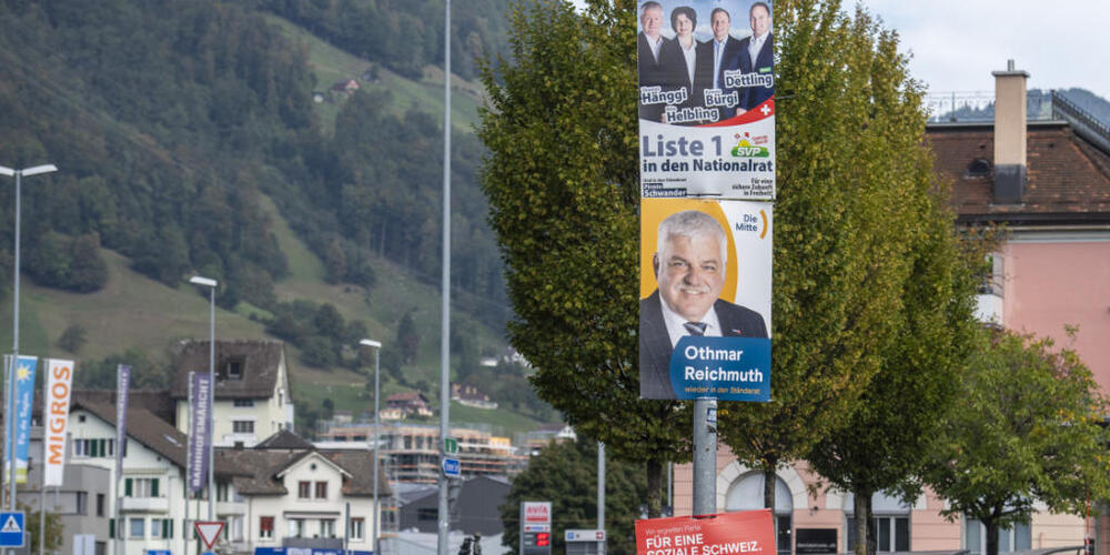 Die SP des Kantons Schwyz erhebt eine Beschwerde am Verwaltungsgericht gegen die "fehlende Offenlegung der Parteifinanzierung" der kantonalen FDP und Mitte. (Symbolbild)