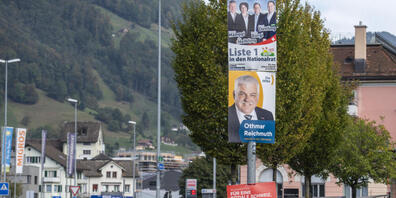 Die SP des Kantons Schwyz erhebt eine Beschwerde am Verwaltungsgericht gegen die "fehlende Offenlegung der Parteifinanzierung" der kantonalen FDP und Mitte. (Symbolbild)