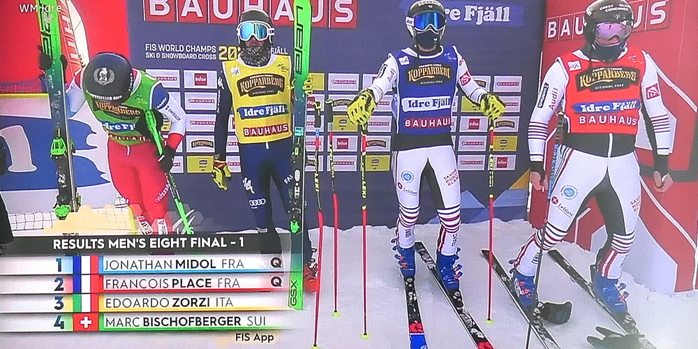 Das war wohl nichts. Marc Bischofberger mit hängendem Kopf ganz links als Letzter seines Laufs (Bild: SRF/Ulrike Huber)