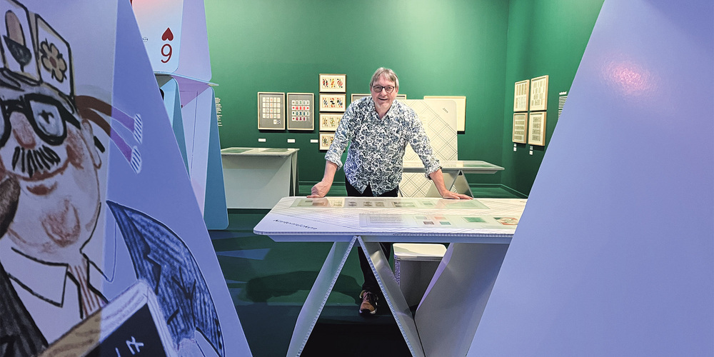 Grün und lila dominieren im fein geschmückten Ausstellungsraum des Museum zu Allerheiligen. Unter der Leitung des Kurators Daniel Grütter wird hier bis am 4. Januar ein Teil der riesigen Spielkartensammlung ausgestellt.