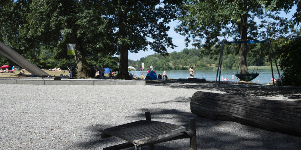 Zwei junge Männer wurden wegen sexueller Handlungen mit einer Minderjährigen am Katzensee verurteilt. Das Zürcher Obergericht milderte die Strafen teilweise ab. (Archivbild)