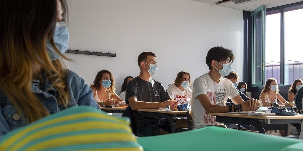 Die Weisungen zur Maskenpflicht in der Volksschule und der Sekundarstufe II werden nicht verlängert.