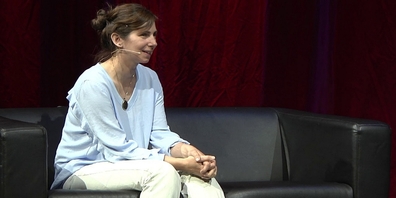 Bis am 19. Februar liest jeweils von 19-20 Uhr unter 071 242 07 07 ein/e Schauspieler/in live Texte vor (im Bild: Anja Tobler)