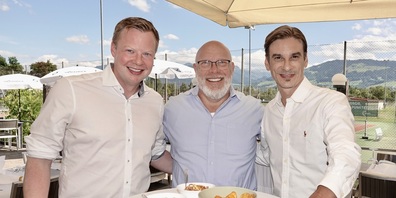 UBS unterstützt als Hauptsponsor das Feriencamp «Camp4you» des 55er-Clubs. v.l. Benedikt Rohner, Leiter Private Wealth UBS RJ; Peter Merkli, Präsident 55er-Club; Patrick Trüssel, Stv. Geschäftsstellenleiter UBS RJ
