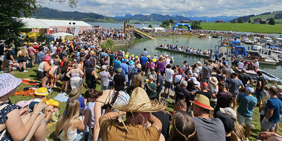 Hunderte versammelten sich für das grosse Spektakel im Sihlsee.